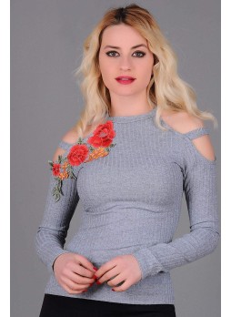 Omuz Açık Çiçek İşlemeli Gri Bluz