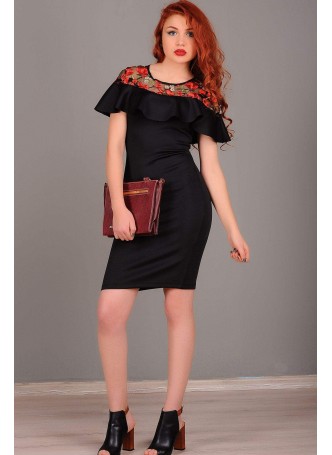 Çiçek İşlemeli Tül Yaka Siyah Elbise