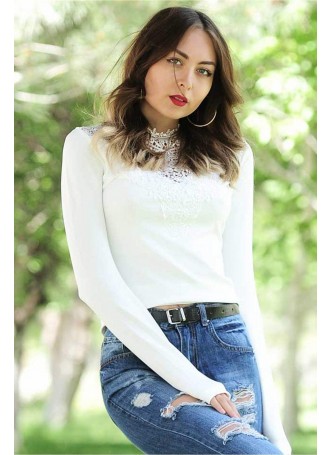 Dantel Yaka Beyaz Bluz