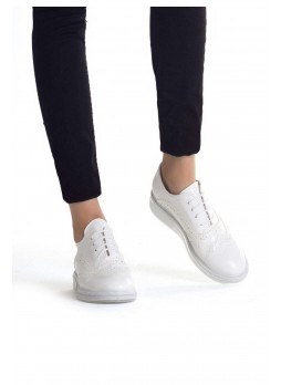 Beyaz Desenli Rugan Bayan Bağcıklı Babet Ayakkabı