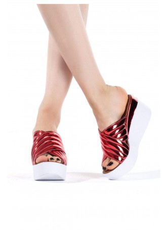 Sev Kırmızı Rugan Bayan Dolgu Topuk Terlik