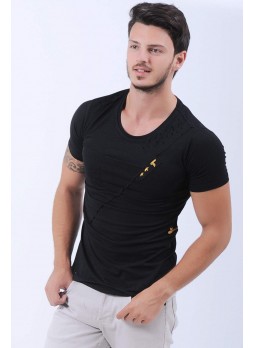 Kesikli Armalı Siyah T-Shirt