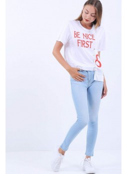 Be Nice First Baskılı Bağcık Detay Beyaz T-Shirt