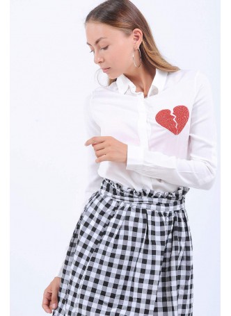 Kalp İşlemeli Beyaz Gömlek