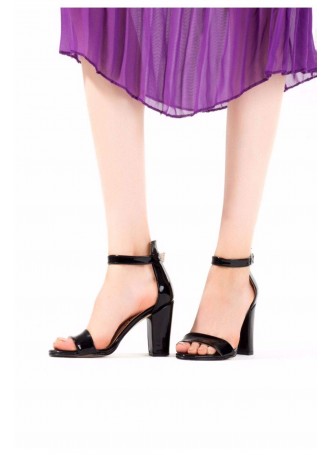 Tua Siyah Rugan Tek Bant Bilekten Kemerli Bayan Topuklu Ayakkabı